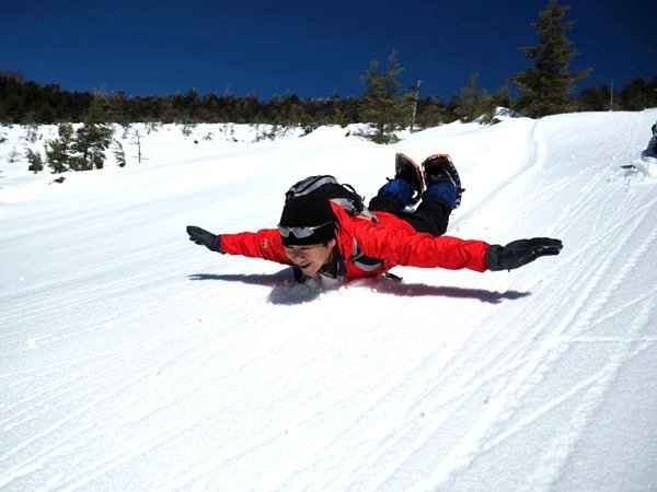 playing in the snow１